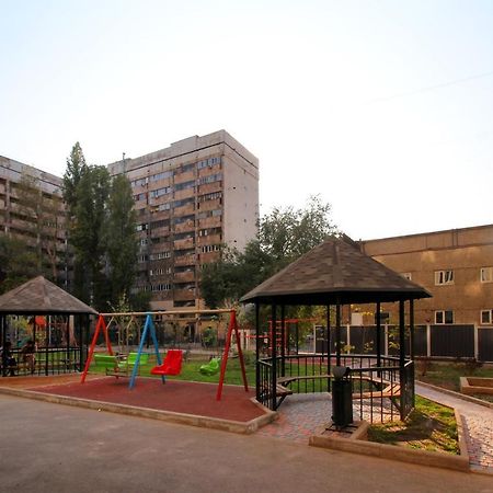 Апартаменты С Двумя Спальнями На Арбате! Almaty Exterior foto